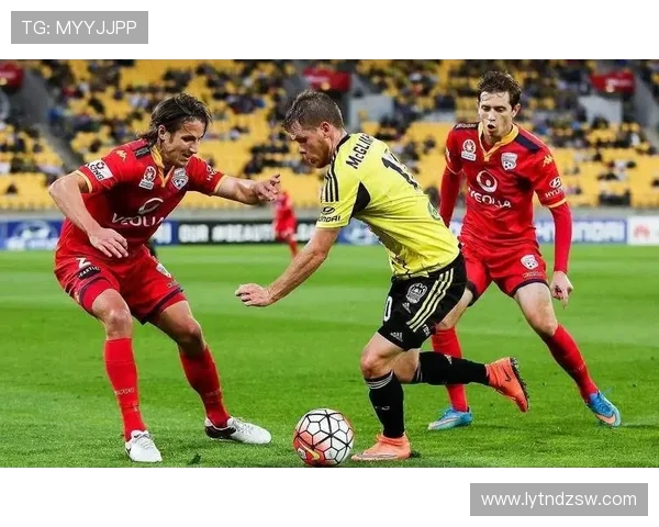 澳超半场战报:皮纳克射中立柱邓肯神勇扑救墨尔本胜利0-0奥克兰FC